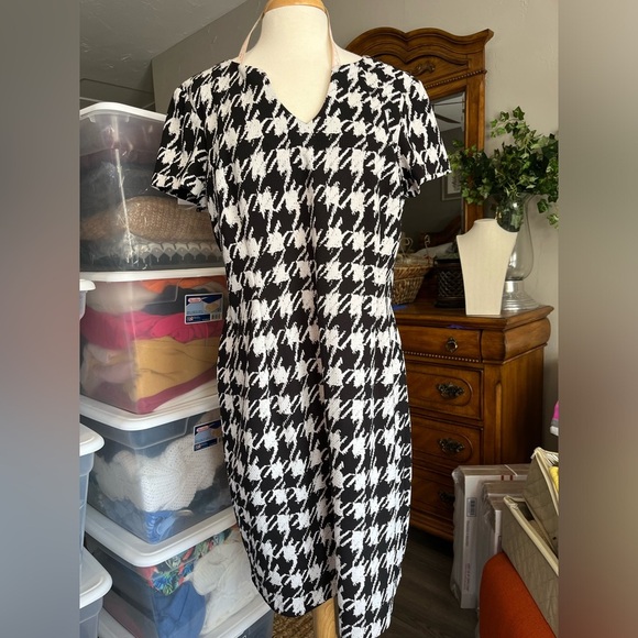 Houndstooth Dress - Picture 1 of 6